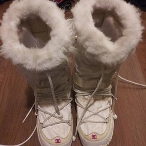 DC women's snow boots size 6.5